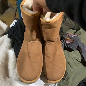 Size 9 tab Ugg’s